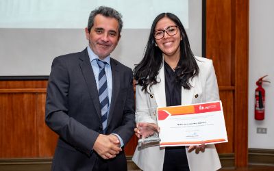 El Director del DIMin, Prof. Gonzalo Montes, junto a la Mejor Prof. Jornada Completa, Nadia Mery.
